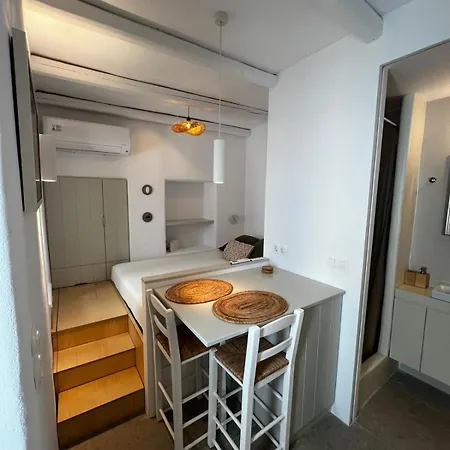 Lefteris Feriehus Páros